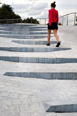 Françoise-Hélène Jourda Architecte 
«La Porte du Parc» à Mons pour la ville de Mons et le Ministère Wallon des équipements et des transports. 
Une réalisation des carrières 