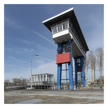 Fédération Wallonie-Bruxelles - Travail personnel autour du Guide d'architecture moderne et contemporaine, Edition Tournai-Wallonie Picarde - Edition Mardaga.