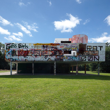 Pilgrimage on modernity
Opus I: Villa Savoye, Le Corbusier
Northeast elevation