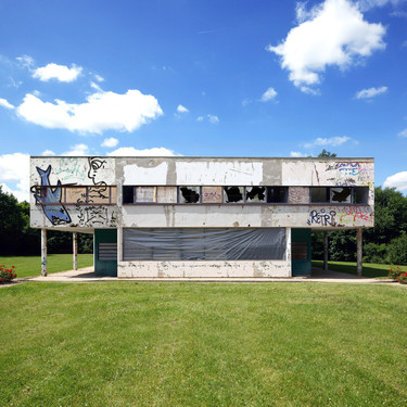 Pilgrimage on modernity
Opus I: La Villa Savoye, Le Corbusier
Southeast elevation