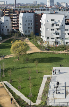 Overview on the park and the Van Artevelde and Six Jetons buildings