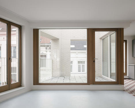 Living and loggia on the top floor