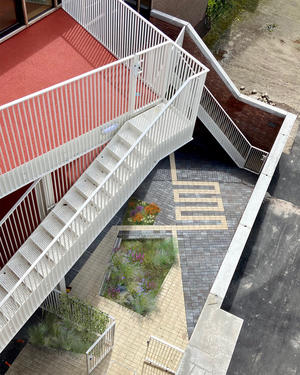 Cascade of terraces connected by outdoor circulation.