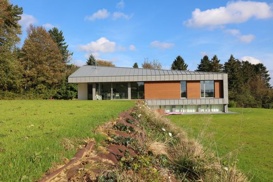 File 09004 - DN House