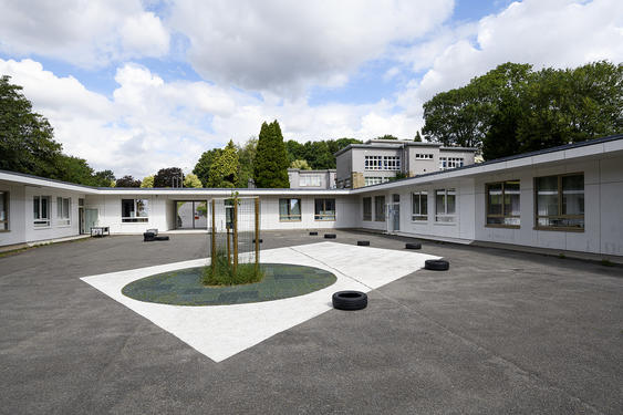Xhovément school, new inner courtyard