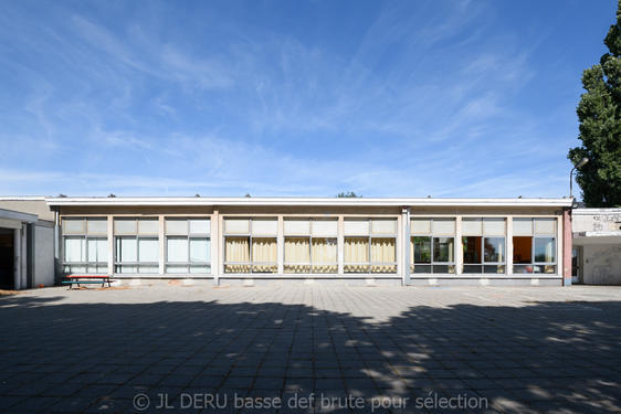 School in Vottem, old façade