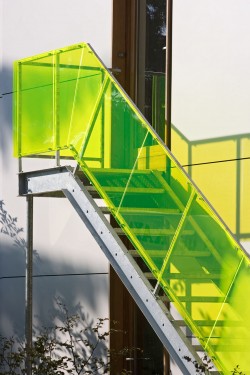Stairs / plexiglas yellow
Cladding and guard