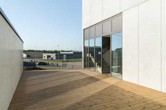 Industrial building 2perfection : terrace